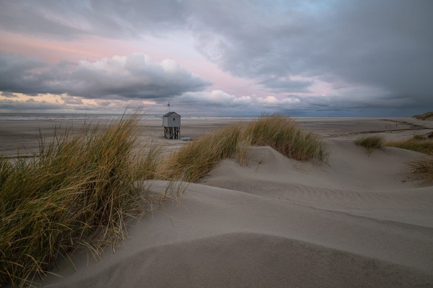 Breed strand Terschelling, op loopafstand van vakantiehuis Apenstaartje