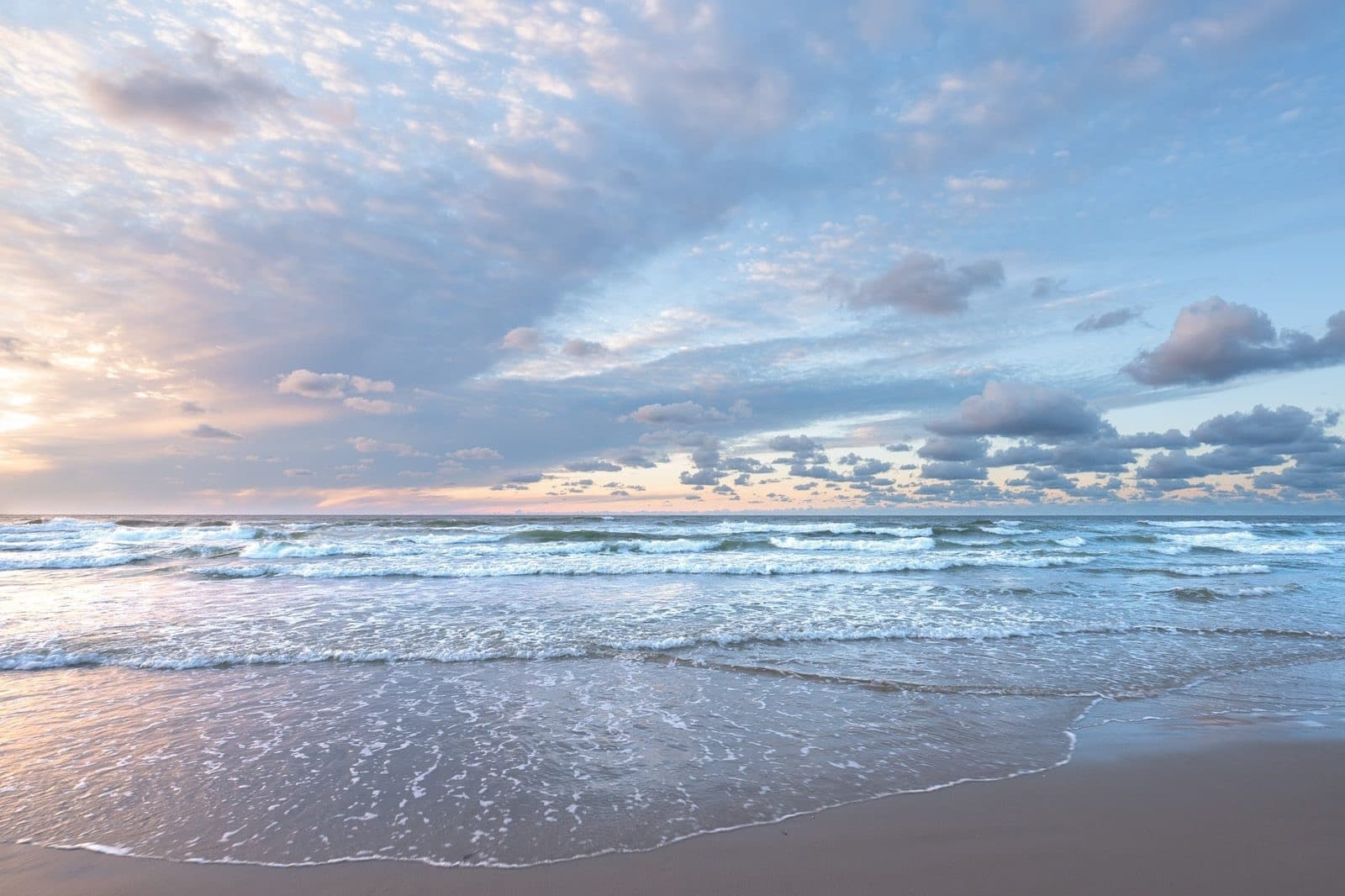 Strand Terschelling bij zonsopgang, vakantie Midsland aan Zee